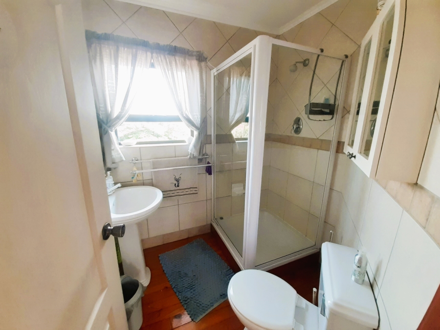 6 Bedroom Property for Sale in Paradise Beach Eastern Cape